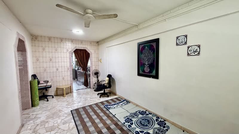 146 Bukit Batok West Avenue 6, 146 Bukit Batok West Avenue 6, 2 Bedrooms, 732 sqft, HDB Flat For Sale, by Ray Faris Zainol, 500162929 - Living Room - PropertyGuru.com.sg