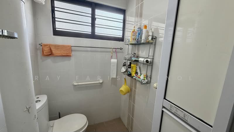 146 Bukit Batok West Avenue 6, 146 Bukit Batok West Avenue 6, 2 Bedrooms, 732 sqft, HDB Flat For Sale, by Ray Faris Zainol, 500162929 - Common Bathroom - PropertyGuru.com.sg