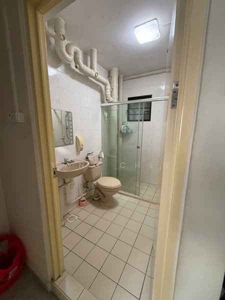 108 Rivervale Walk, 108 Rivervale Walk, 3 Bedrooms, 1,088 sqft, HDB Flat For Rent, by Yang Chen, 500162940 - Master Bathroom - PropertyGuru.com.sg
