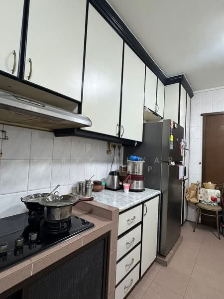 115 Jurong East Street 13, 115 Jurong East Street 13, 2 Bedrooms, 720 sqft, HDB Flat For Sale, by Parry Tiwari Pradeep, 500162952 - Kitchen - PropertyGuru.com.sg