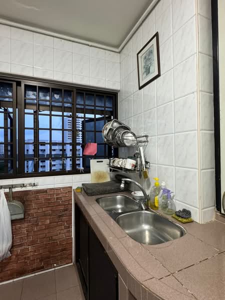 115 Jurong East Street 13, 115 Jurong East Street 13, 2 Bedrooms, 720 sqft, HDB Flat For Sale, by Parry Tiwari Pradeep, 500162952 - Kitchen - PropertyGuru.com.sg