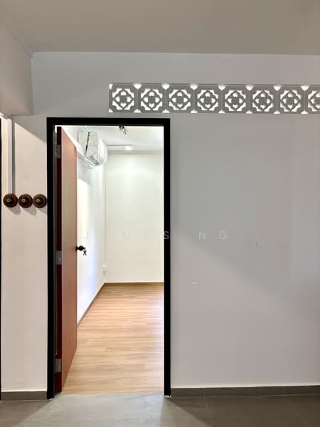 608 Ang Mo Kio Avenue 5, 608 Ang Mo Kio Avenue 5, 3 Bedrooms, 721 sqft, HDB Flat For Rent, by James Ng, 500162954 - Bedroom 1 - Entrance - PropertyGuru.com.sg