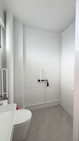 415 Saujana Road, 415 Saujana Road, 4 Bedrooms, 1,378 sqft, HDB Flat For Sale, by Joe Ng Xu Hong 黄緒汯, 500162965 - Bathroom - PropertyGuru.com.sg