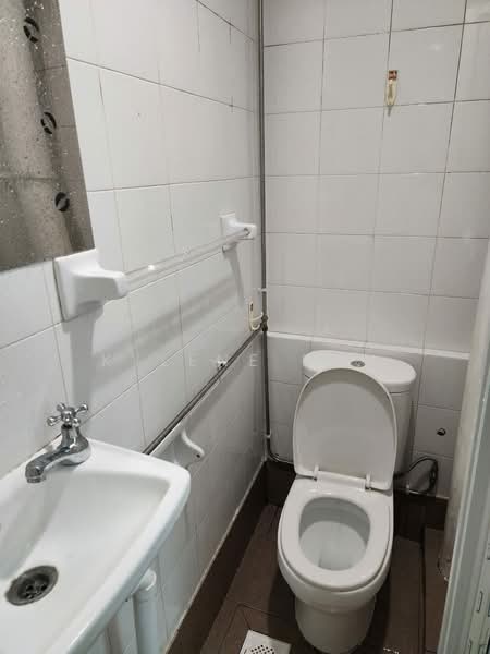 Bullion Park, 160 Lentor Loop, Room Rental, 120 sqft, Condominium For Rent, by Kylene Koh, 500162966 - Bathroom - PropertyGuru.com.sg