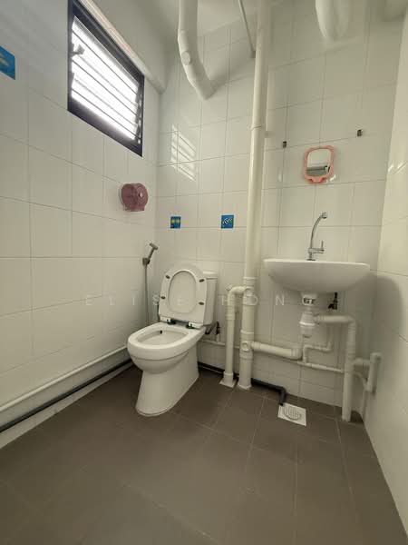 327 Hougang Avenue 5, 327 Hougang Avenue 5, Room Rental, 150 sqft, HDB Flat For Rent, by Elise Hong, 500162973 - Bathroom - PropertyGuru.com.sg