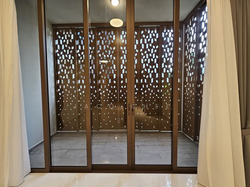 Parksuites, 18 Holland Grove Road, 2 Bedrooms, 786 sqft, Condominium For Sale, by Jacq Chee, 500162987 - Balcony - PropertyGuru.com.sg
