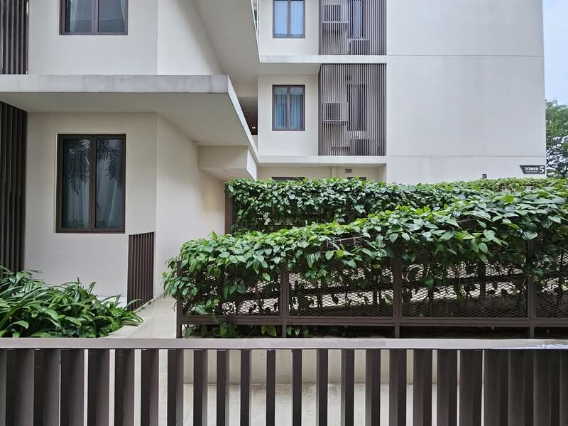 Parksuites, 18 Holland Grove Road, 2 Bedrooms, 786 sqft, Condominium For Sale, by Jacq Chee, 500162987 - Exterior - PropertyGuru.com.sg