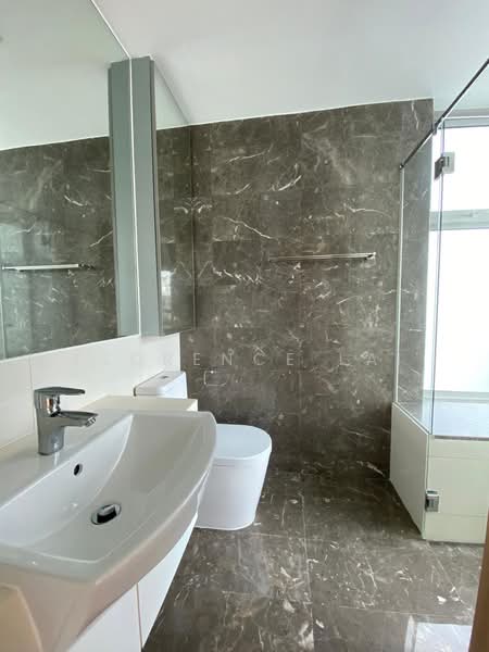 Caspian, 58 Lakeside Drive, 3 Bedrooms, 1,001 sqft, Condominium For Rent, by Florence Lai, 500162994 - Bathroom - PropertyGuru.com.sg