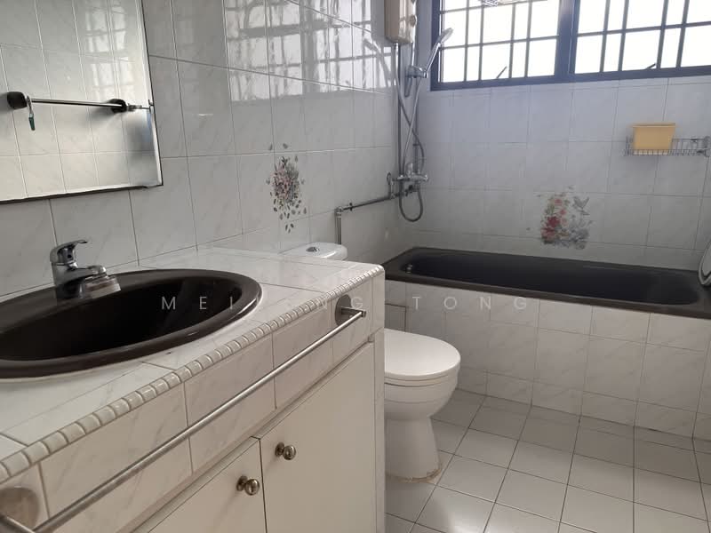 Kensington Park, 2 Kensington Park Drive, 3 Bedrooms, 2,250 sqft, Condominium For Sale, by Meileng Tong, 500162998 - Bathroom - PropertyGuru.com.sg