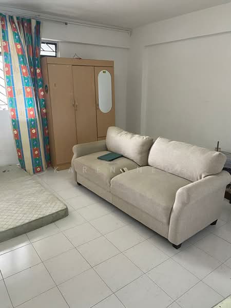 242 Serangoon Avenue 3, 242 Serangoon Avenue 3, 3 Bedrooms, 1,330 sqft, HDB Flat For Rent, by Karen Neo, 500163000 - Living Room - PropertyGuru.com.sg