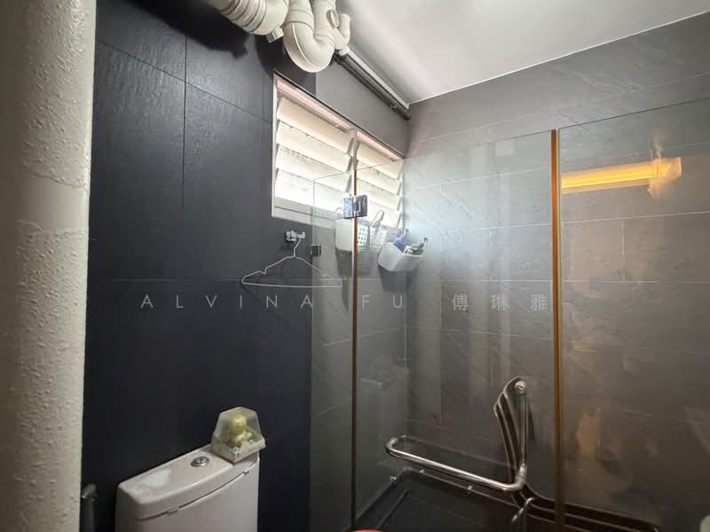228 Bishan Street 23, 228 Bishan Street 23, 3 Bedrooms, 1,119 sqft, HDB Flat For Sale, by Alvina Fu 傅琳雅, 500163001 - Bathroom - PropertyGuru.com.sg