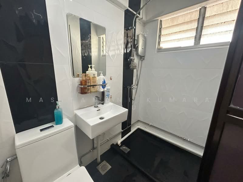 546 Hougang Street 51, 546 Hougang Street 51, Room Rental, 150 sqft, HDB Flat For Rent, by Masilamani Kumara Velu, 500163019 - Bathroom - PropertyGuru.com.sg