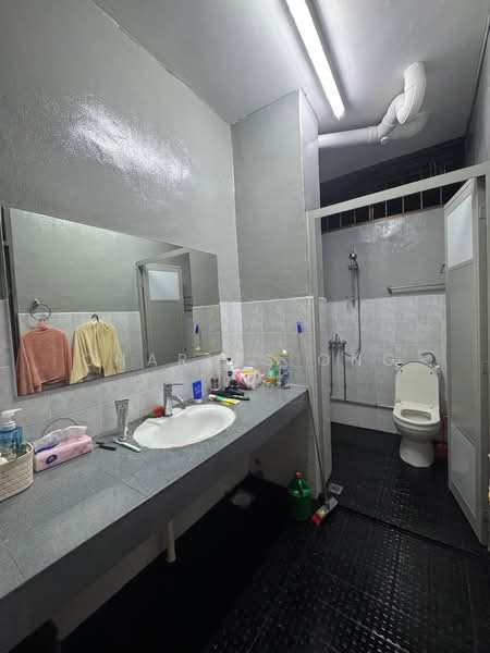 Spacious Common & En-Suite Rooms for Rent in a Semi-Detached, , Room Rental, 150 sqft, Semi-Detached House For Rent, by Charles Ong, 500163031 - Bathroom - PropertyGuru.com.sg
