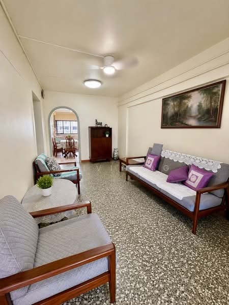 212 Ang Mo Kio Avenue 3, 212 Ang Mo Kio Avenue 3, 2 Bedrooms, 721 sqft, HDB Flat For Rent, by Calvin Ng, 500163045 - Living Room - PropertyGuru.com.sg