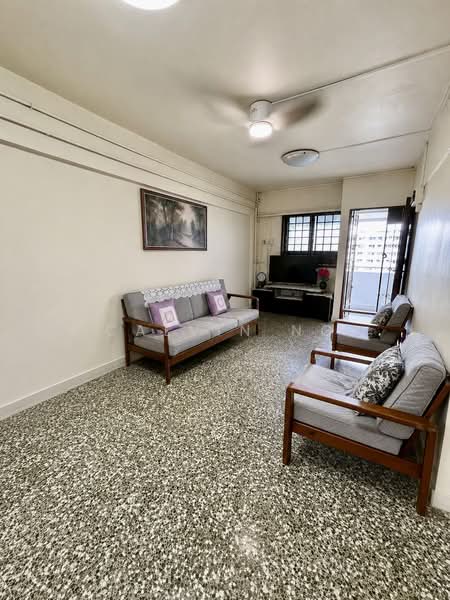 212 Ang Mo Kio Avenue 3, 212 Ang Mo Kio Avenue 3, 2 Bedrooms, 721 sqft, HDB Flat For Rent, by Calvin Ng, 500163045 - Living Room - PropertyGuru.com.sg
