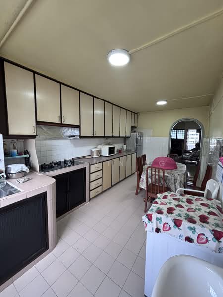 212 Ang Mo Kio Avenue 3, 212 Ang Mo Kio Avenue 3, 2 Bedrooms, 721 sqft, HDB Flat For Rent, by Calvin Ng, 500163045 - Kitchen - PropertyGuru.com.sg