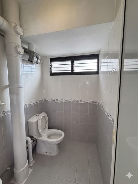 212 Ang Mo Kio Avenue 3, 212 Ang Mo Kio Avenue 3, 2 Bedrooms, 721 sqft, HDB Flat For Rent, by Calvin Ng, 500163045 - Bathroom - PropertyGuru.com.sg