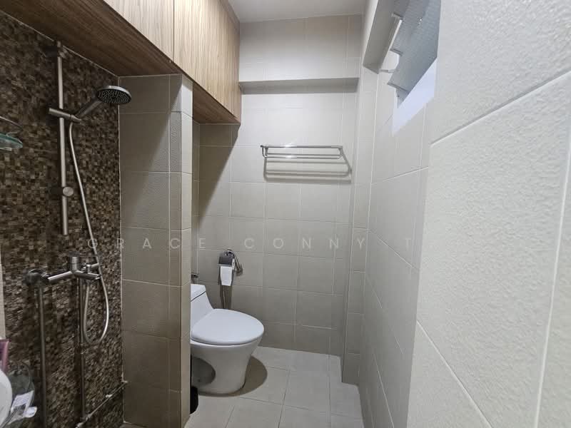 551 Jurong West Street 42, 551 Jurong West Street 42, 4 Bedrooms, 1,442 sqft, HDB Flat For Sale, by Grace Conny Tan, 500163046 - Bathroom - PropertyGuru.com.sg