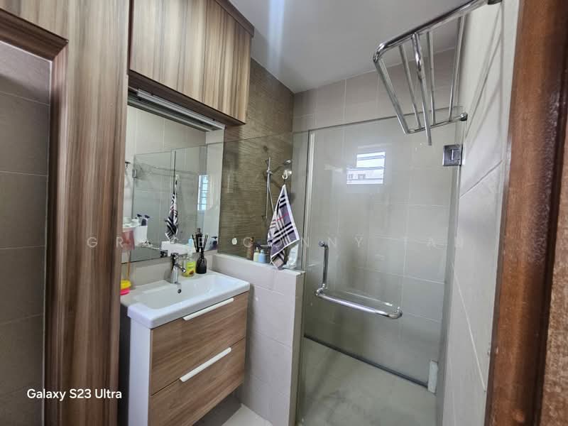 551 Jurong West Street 42, 551 Jurong West Street 42, 4 Bedrooms, 1,442 sqft, HDB Flat For Sale, by Grace Conny Tan, 500163046 - Bathroom - PropertyGuru.com.sg