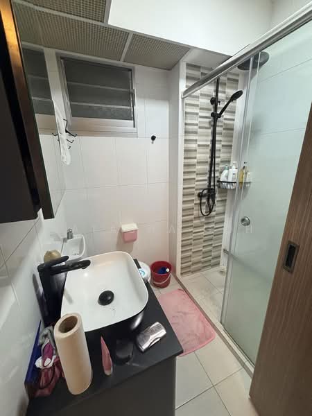 409A Northshore Drive, 409A Northshore Drive, 2 Bedrooms, 721 sqft, HDB Flat For Sale, by Natasha Goh, 500163049 - Bathroom - PropertyGuru.com.sg