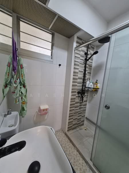 409A Northshore Drive, 409A Northshore Drive, 2 Bedrooms, 721 sqft, HDB Flat For Sale, by Natasha Goh, 500163049 - Bathroom - PropertyGuru.com.sg