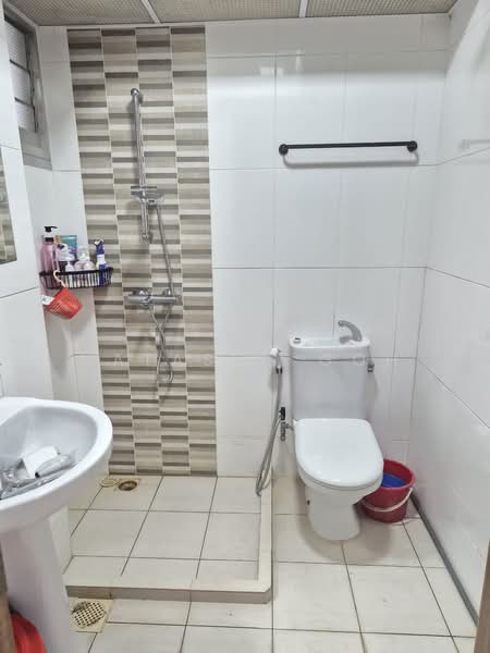 409A Northshore Drive, 409A Northshore Drive, 2 Bedrooms, 721 sqft, HDB Flat For Sale, by Natasha Goh, 500163049 - Bathroom - PropertyGuru.com.sg