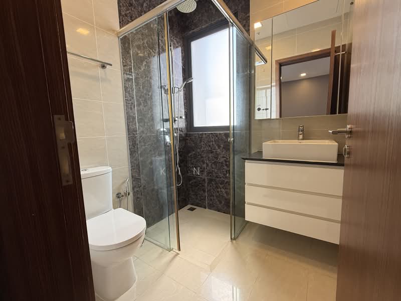 Urban Vista, 2 Tanah Merah Kechil Link, 2 Bedrooms, 1,249 sqft, Condominium For Sale, by Kin ,, 500163061 - Bathroom - PropertyGuru.com.sg