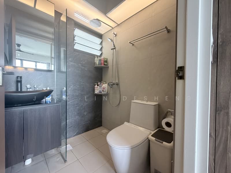 94 Dawson Road, 94 Dawson Road, 2 Bedrooms, 678 sqft, HDB Flat For Sale, by Jack Lin Desheng, 500163092 - Bathroom - PropertyGuru.com.sg