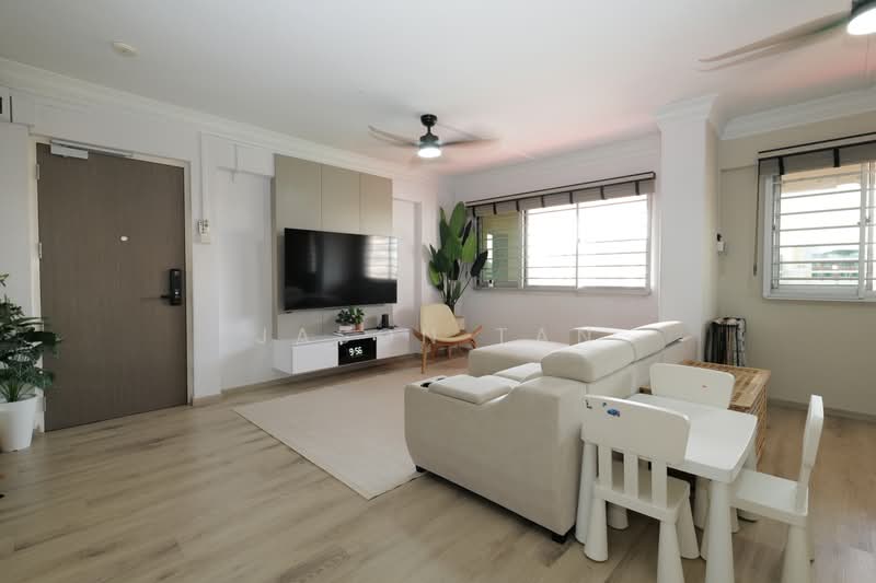 542 Hougang Avenue 8, 542 Hougang Avenue 8, 3 Bedrooms, 1,173 sqft, HDB Flat For Sale, by Jason Tan, 500163103 - Living Room - PropertyGuru.com.sg