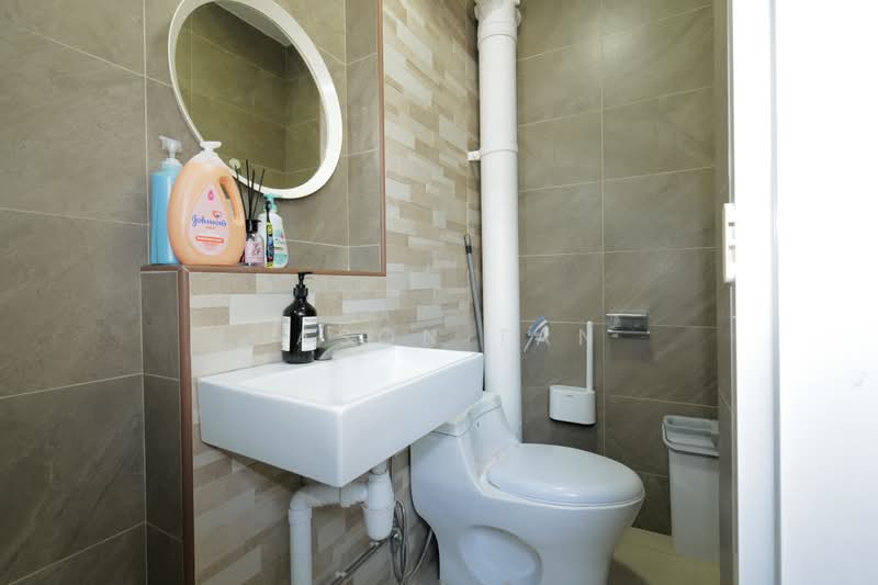 542 Hougang Avenue 8, 542 Hougang Avenue 8, 3 Bedrooms, 1,173 sqft, HDB Flat For Sale, by Jason Tan, 500163103 - Bathroom - PropertyGuru.com.sg