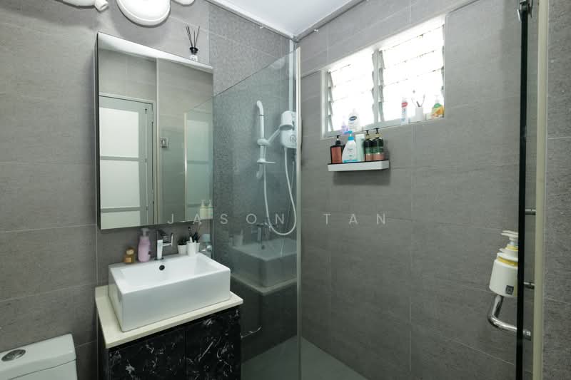 542 Hougang Avenue 8, 542 Hougang Avenue 8, 3 Bedrooms, 1,173 sqft, HDB Flat For Sale, by Jason Tan, 500163103 - Bathroom - PropertyGuru.com.sg