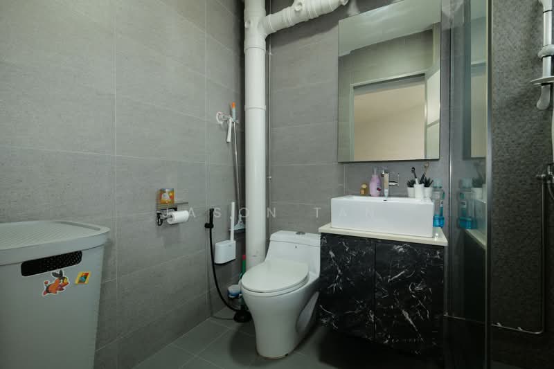 542 Hougang Avenue 8, 542 Hougang Avenue 8, 3 Bedrooms, 1,173 sqft, HDB Flat For Sale, by Jason Tan, 500163103 - Bathroom - PropertyGuru.com.sg