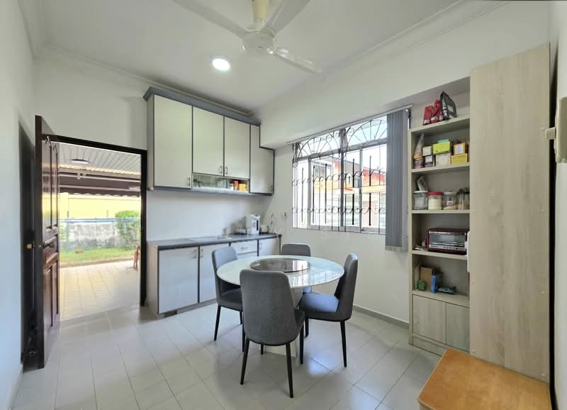 Jansen Road, , 4 Bedrooms, 2,200 sqft, Corner Terrace For Sale, by Cindy Sim, 500163111 - Dining Room - PropertyGuru.com.sg