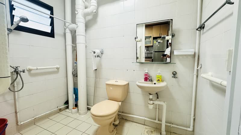 205C Compassvale Lane, 205C Compassvale Lane, 3 Bedrooms, 1,098 sqft, HDB Flat For Rent, by Kenneth Lim Rihao, 500163121 - Bathroom - PropertyGuru.com.sg
