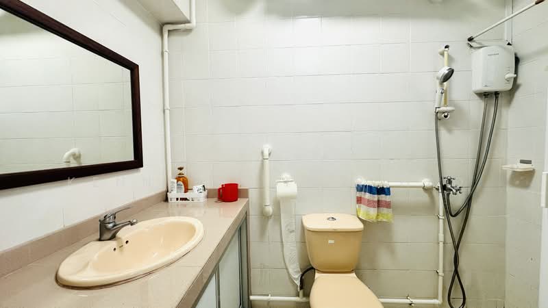 205C Compassvale Lane, 205C Compassvale Lane, 3 Bedrooms, 1,098 sqft, HDB Flat For Rent, by Kenneth Lim Rihao, 500163121 - Bathroom - PropertyGuru.com.sg