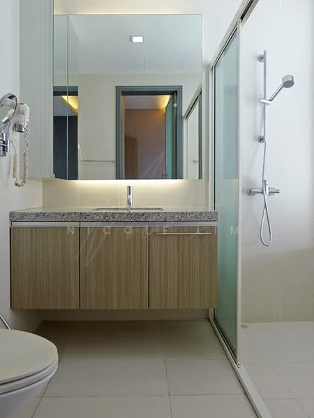 The Metropolitan Condominium, 8 Alexandra View, 2 Bedrooms, 1,066 sqft, Condominium For Rent, by Nicole Lim, 500163129 - Master Bedroom Ensuite - PropertyGuru.com.sg