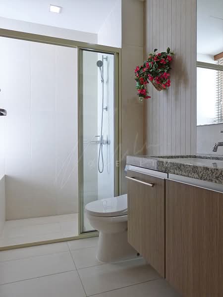 The Metropolitan Condominium, 8 Alexandra View, 2 Bedrooms, 1,066 sqft, Condominium For Rent, by Nicole Lim, 500163129 - Common Bathroom - PropertyGuru.com.sg