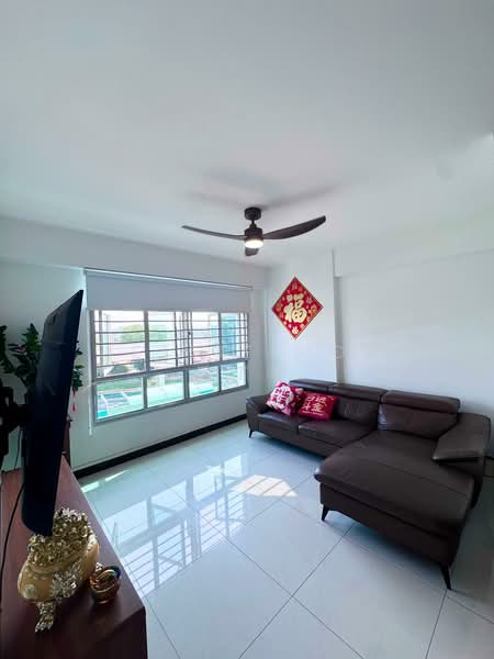 561B Jurong West Street 42, 561B Jurong West Street 42, 3 Bedrooms, 1,001 sqft, HDB Flat For Sale, by Jessie Moh 毛丁可, 500163156 - Living Room - PropertyGuru.com.sg