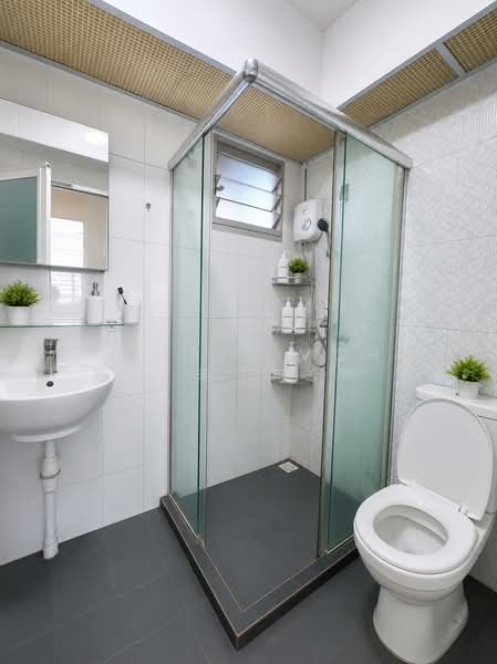 561B Jurong West Street 42, 561B Jurong West Street 42, 3 Bedrooms, 1,001 sqft, HDB Flat For Sale, by Jessie Moh 毛丁可, 500163156 - Bathroom - PropertyGuru.com.sg