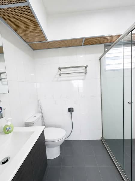 561B Jurong West Street 42, 561B Jurong West Street 42, 3 Bedrooms, 1,001 sqft, HDB Flat For Sale, by Jessie Moh 毛丁可, 500163156 - Bathroom - PropertyGuru.com.sg
