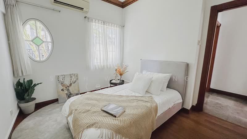 Rare Detached Bungalow Near Novena D11, Gentle Drive, 5 Bedrooms, 2,900 sqft, Detached House For Sale, by Seah Wan Peng (Gilda), 500163161 - Bedroom - PropertyGuru.com.sg