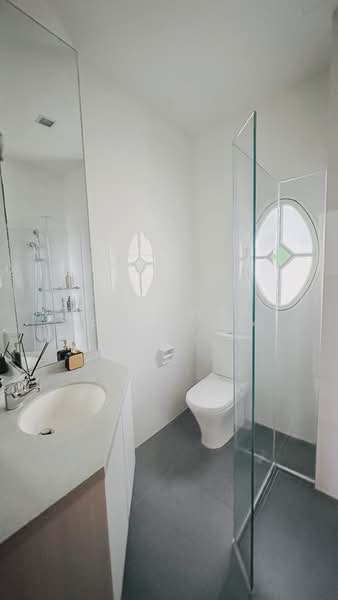 Rare Detached Bungalow Near Novena D11, Gentle Drive, 5 Bedrooms, 2,900 sqft, Detached House For Sale, by Seah Wan Peng (Gilda), 500163161 - Bathroom - PropertyGuru.com.sg