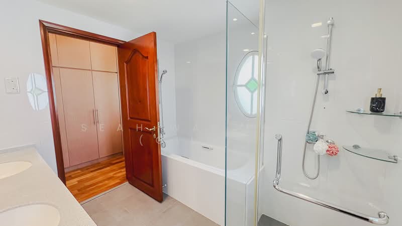 Rare Detached Bungalow Near Novena D11, Gentle Drive, 5 Bedrooms, 2,900 sqft, Detached House For Sale, by Seah Wan Peng (Gilda), 500163161 - Master Bath - PropertyGuru.com.sg