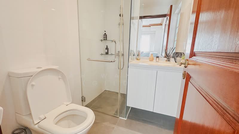 Rare Detached Bungalow Near Novena D11, Gentle Drive, 5 Bedrooms, 2,900 sqft, Detached House For Sale, by Seah Wan Peng (Gilda), 500163161 - Bathroom - PropertyGuru.com.sg