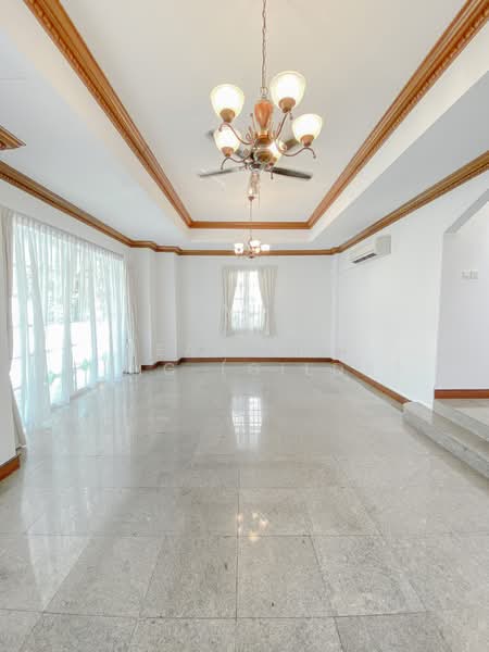 Rare Detached Bungalow Near Novena D11, Gentle Drive, 5 Bedrooms, 2,900 sqft, Detached House For Sale, by Seah Wan Peng (Gilda), 500163161 - Living Room - PropertyGuru.com.sg