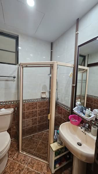 Condo For Sale Near Redhill MRT, , 3 Bedrooms, 1,044 sqft, Apartment For Sale, by Elaine Tan, 500163180 - Bathroom - PropertyGuru.com.sg