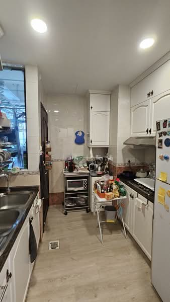 Condo For Sale Near Redhill MRT, , 3 Bedrooms, 1,044 sqft, Apartment For Sale, by Elaine Tan, 500163180 - Kitchen - PropertyGuru.com.sg