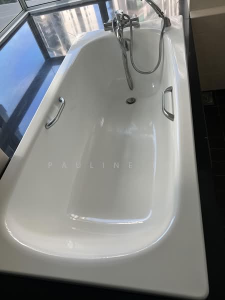Twin Regency, 28 Kim Tian Road, 4 Bedrooms, 1,442 sqft, Condominium For Rent, by Pauline Lo, 500163185 - Bathroom - PropertyGuru.com.sg