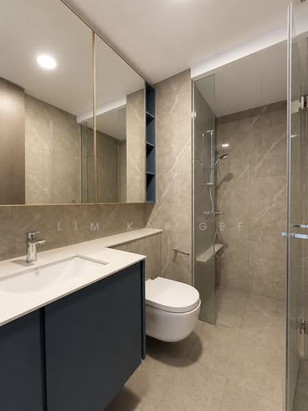 Clavon, Clementi Avenue 1, 2 Bedrooms, 764 sqft, Condominium For Rent, by Lim Kar Gee, 500163189 - Bathroom - PropertyGuru.com.sg