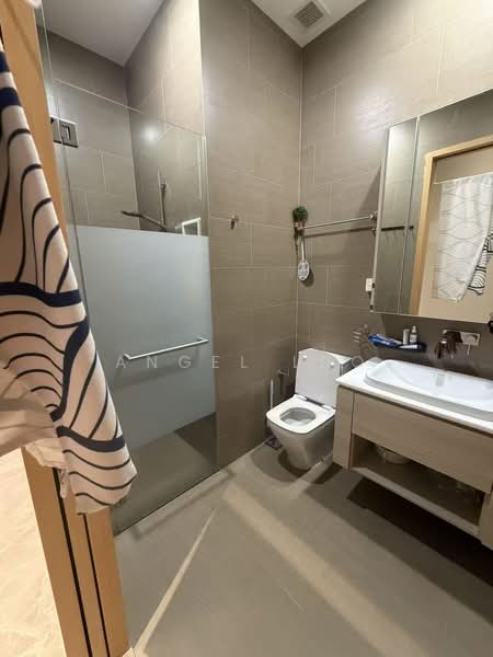 The Crest, 101 Prince Charles Crescent, 4 Bedrooms, 1,873 sqft, Condominium For Rent, by Angel Luo, 500163193 - Bathroom - PropertyGuru.com.sg